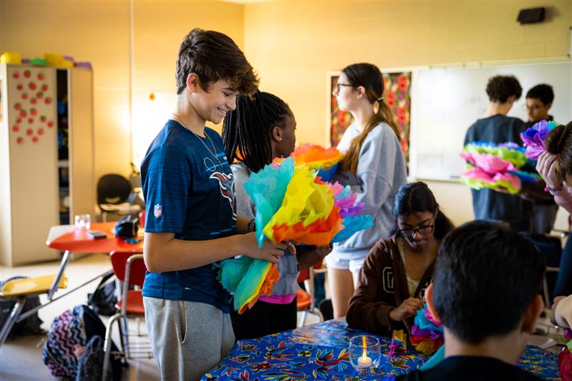 Ravenwood High students teach in Spanish class